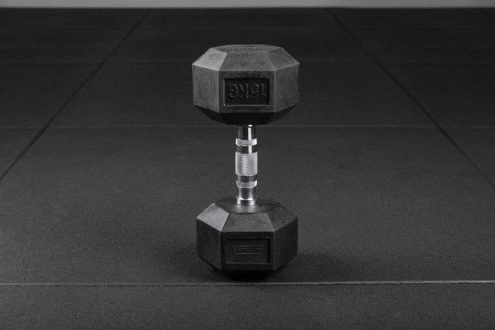 USED - THE ESSENTIALS - Black Rubber Hex. Dumbbell w/ Chromed contoured handle - 15 Kg.